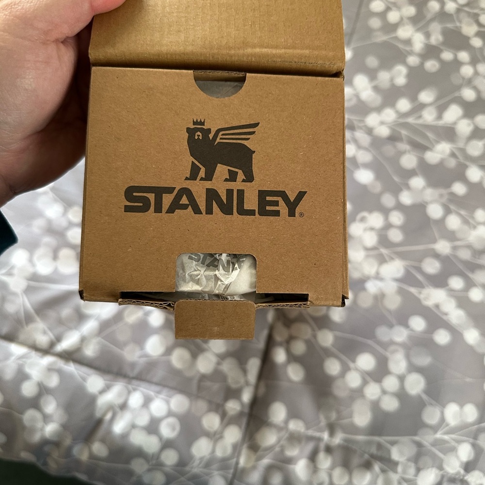 New in box Stanley Vivid Violet Reverb 30oz IceFlow Flip Straw Tumbler